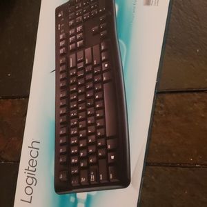 NWOT Logitech  keyboard clavier